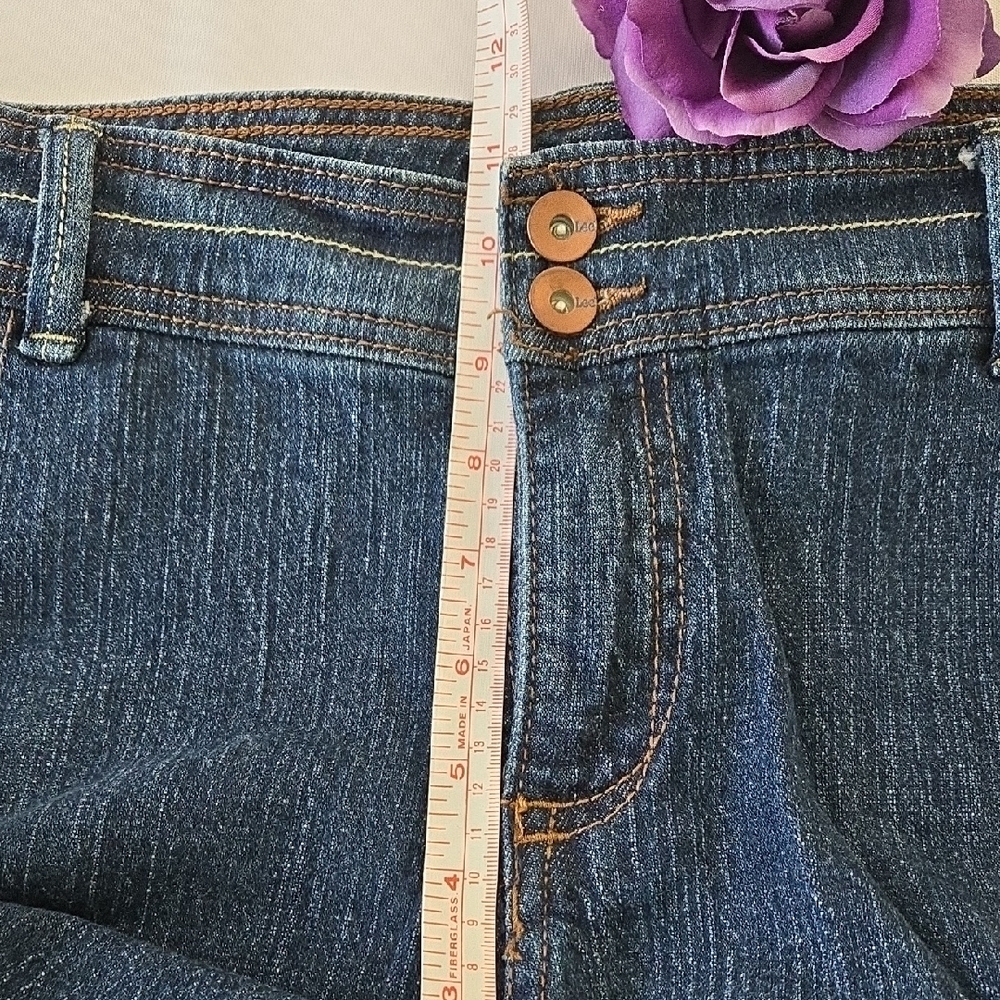 Lee Women’s Plus Size 18W Dark Wash Stretch Denim Shorts NWOT - Picture 6 of 8